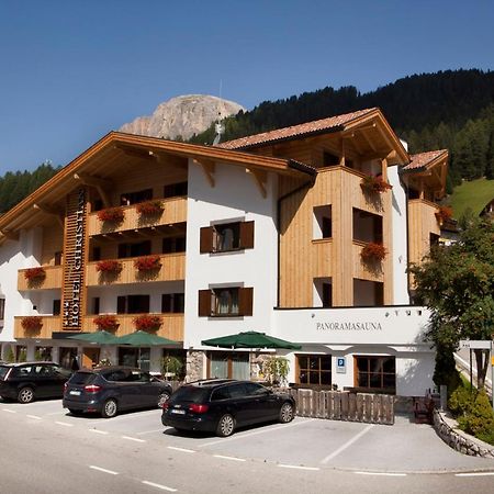 Hotel Christian Corvara In Badia Exterior foto