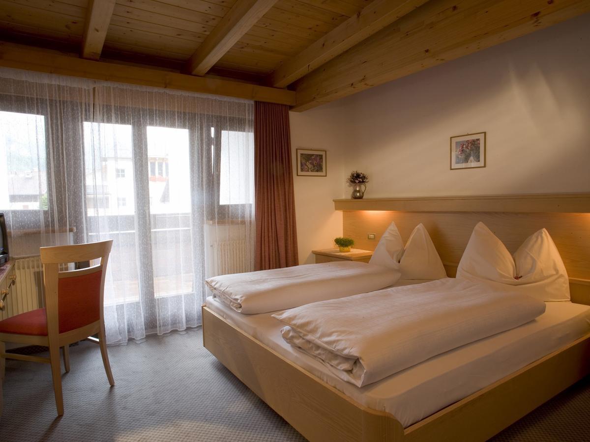 Hotel Christian Corvara In Badia Exterior foto